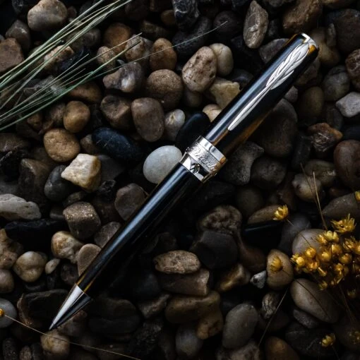 Pineider Arco Blue Bee Limited Edition Ballpoint Pen - Image 2